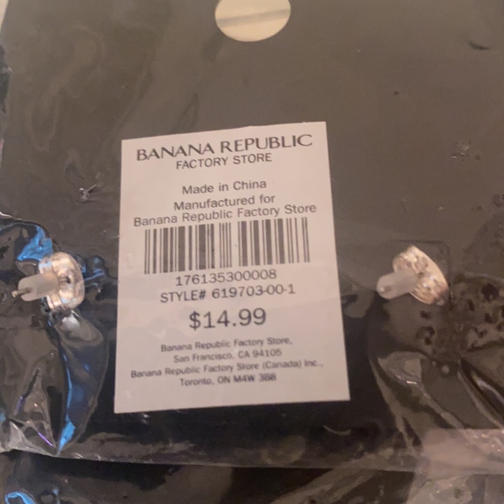 Authentic BANANA REPUBLIC studded earrings - Picture 4 of 4